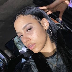 Meet your Posher, Tiva